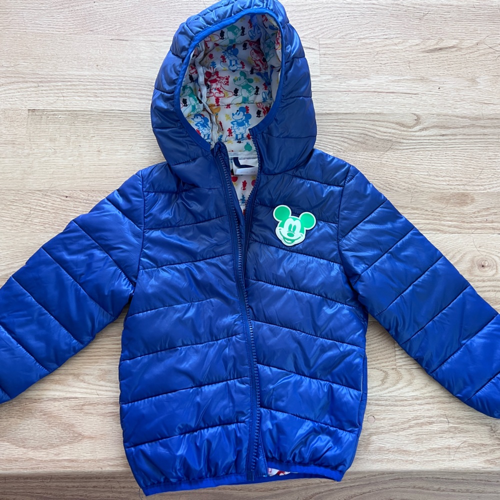 Adorable Mickey Mouse puffer jacket.